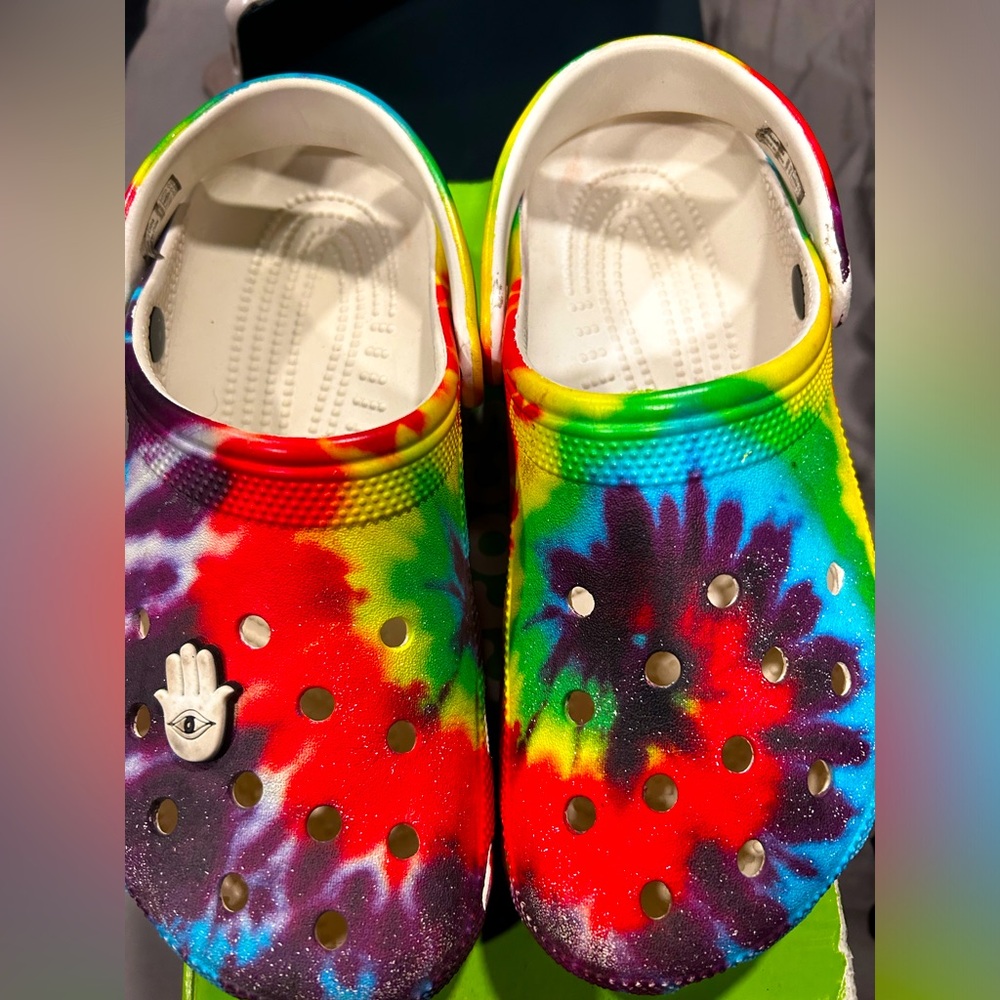 Crocs tye die